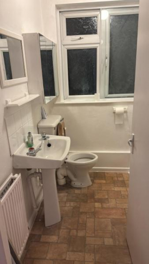 Beautiful 2 Bedroom Maisonette in East London